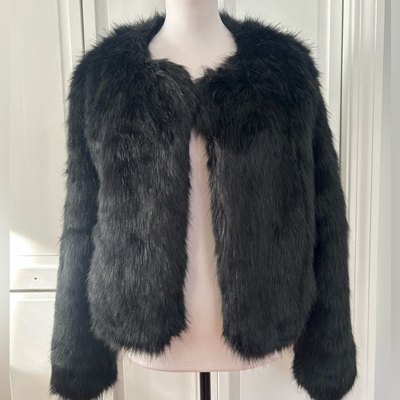 Fashion Nova Luxe Black cropped faux fur jacket L - Picture 2 of 16